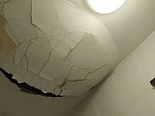 Потолок стал разрушаться в недавно отремонтированном новосибирском общежитии