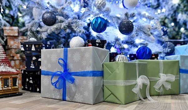 Москва отправила более 30 тысяч новогодних подарков детям в Донецк и Луганск