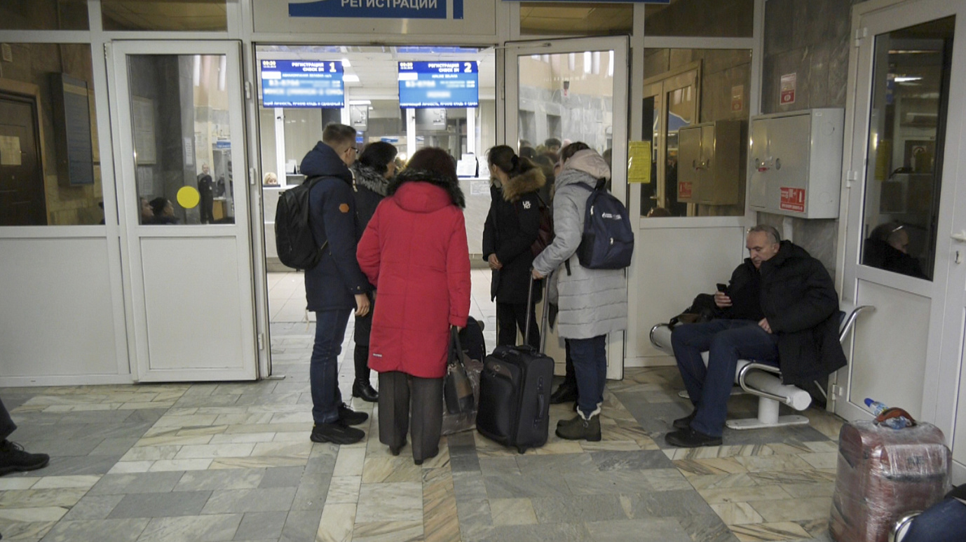 Рейс из Салехарда в Петербург задержали почти на два часа