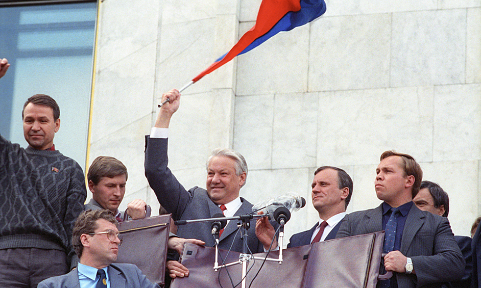 В Белом доме в то время располагался Верховный совет РСФСР, там находился Ельцин и штаб сопротивления ГКЧП. 