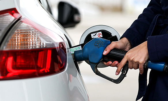 Правительство отказалось отпускать цены на бензин