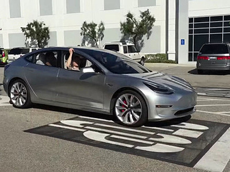 Самый доступный электрокар Tesla "засветился" на видео