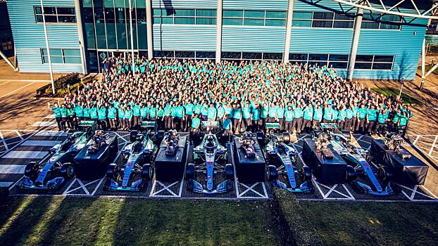 Пять чемпионских автомобилей Mercedes-AMG Formula 1