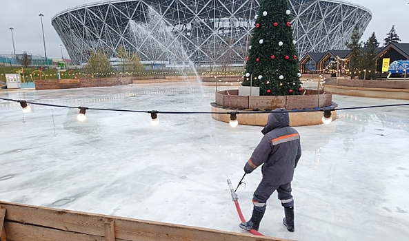 В волгоградском ЦПКиО завершается подготовка катка к ледовому сезону