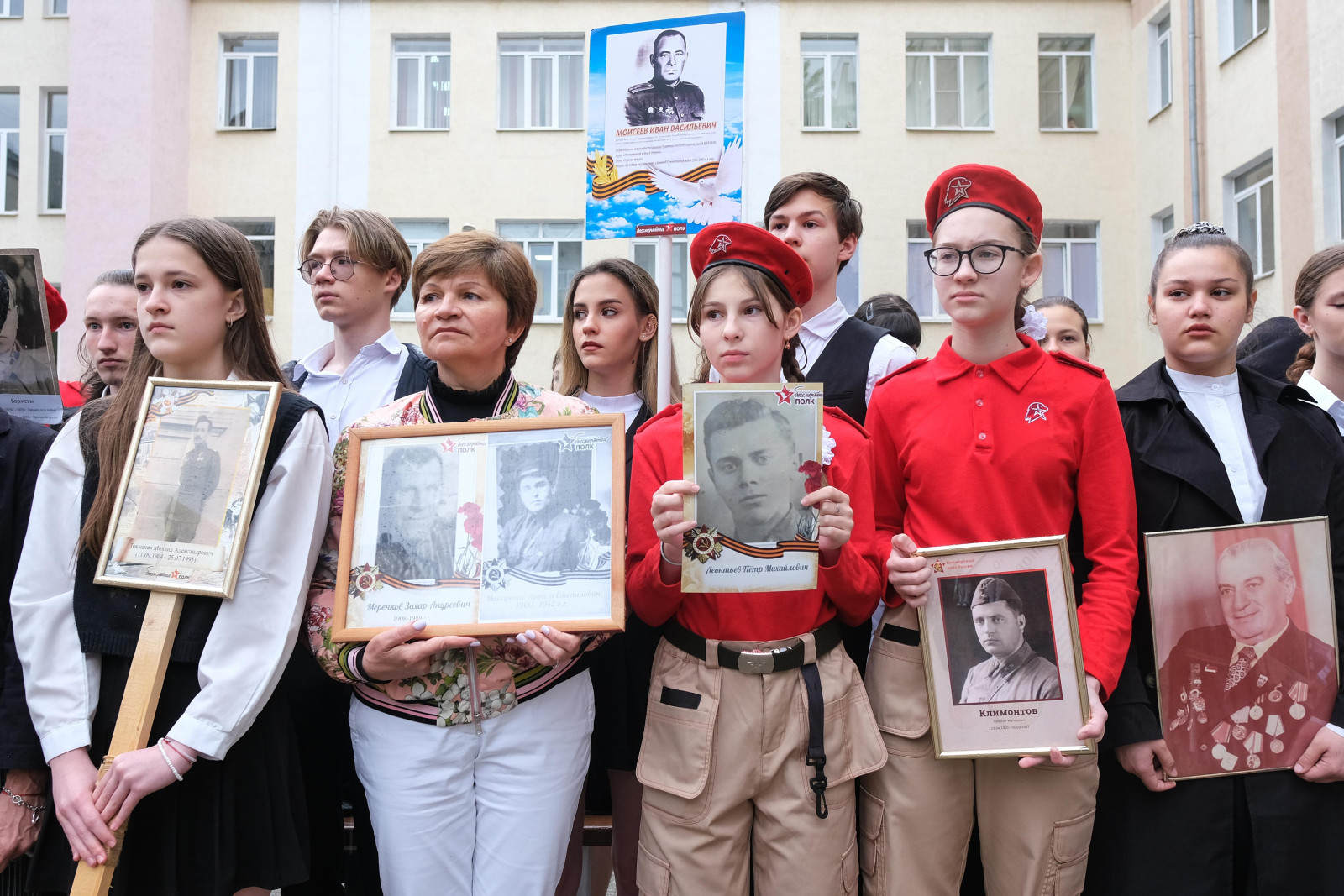 Все школы Дона включились во Всероссийскую акцию «Бессмертный полк»