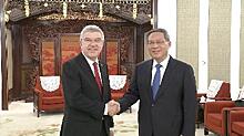 Премьер Госсовета Китая Ли Цян провёл встречу с президентом Международного олимпийского комитета Томасом Бахом