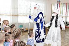 Развивающие игры к Новому году передали детям, проходящим лечение в реабилитационном отделении в селе Астраханка