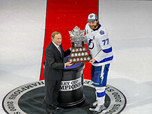 Хедман получил девять первых мест из 18 в голосовании на «Конн Смайт», Пойнт — восемь