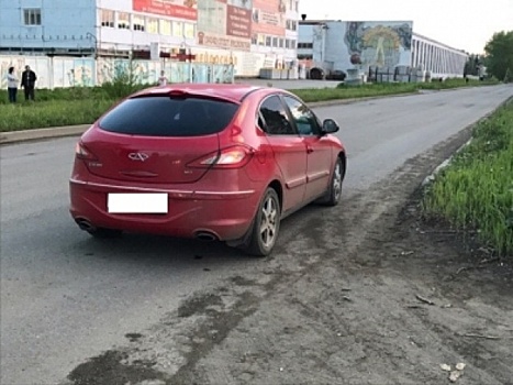 В Нижней Туре мальчик попал под машину, нарушая правила по примеру родителей