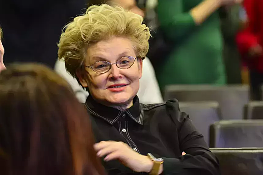 Телеведущая Елена Малышева стала бабушкой в четвертый раз