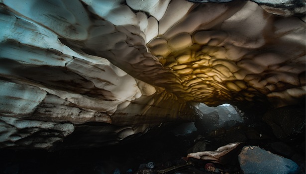 Спелеологи впервые обнаружили ледник в пещере на Сахалине