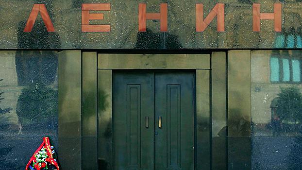 Никакого завещания Ленина о захоронении на кладбище не существует - историк