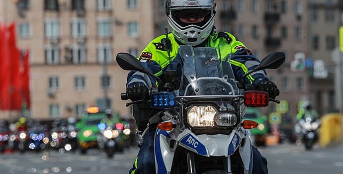 Три автомобиля эвакуировали за попытку блокировать проезжую часть в Москве