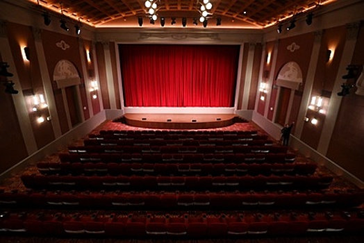 Кинотеатр «Художественный» принял первых зрителей после реставрации