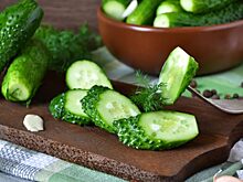 Хрустящие малосольные огурчики на минералке