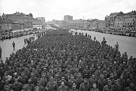 Большой вальс: зачем пленных немцев водили кругами по Москве