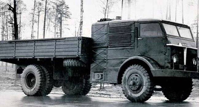 Экспериментальные паровые автомобили НАМИ-012 и НАМИ-018