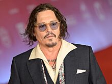 «Он шикарно смотрится»: седовласый Джонни Депп с голубыми глазами произвел фурор среди поклонников