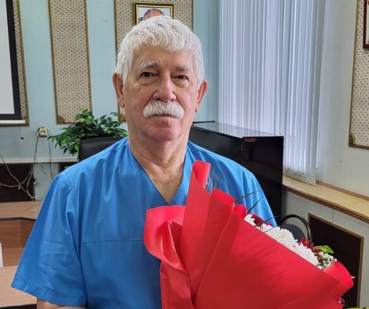 Курганский врач — отличник здравоохранения Заика отметил 75-летие