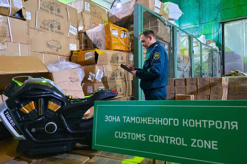 Астраханские таможенники нашли 315 электрокаров в фуре из Киргизии