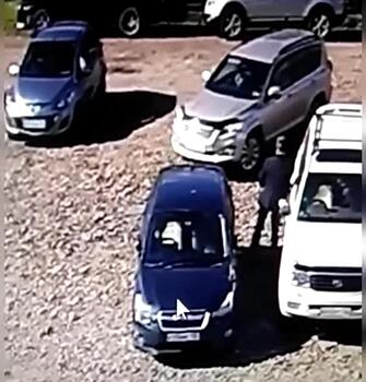 «Как это произошло?»: в Приморье водитель внедорожника повредил чужой автомобиль