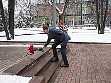 Накануне Дня начала контрнаступления в битве под Москвой префект Зеленограда возложил венки и цветы к памятным местам боевой славы