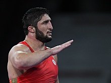 Двукратному чемпиону ОИ борцу Садулаеву отказали во въезде на ЧЕ в Румынию