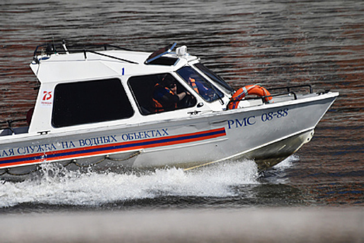 В российском регионе перевернулась лодка с девятью пассажирами