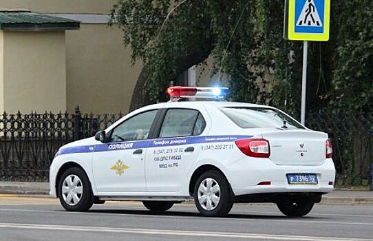 Для чего сотрудники ГИБДД включают мигалку при остановке водителей?