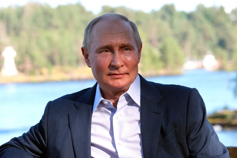 Сразу видно мастера: обращение Путина с боевым пистолетом восхитило Китай