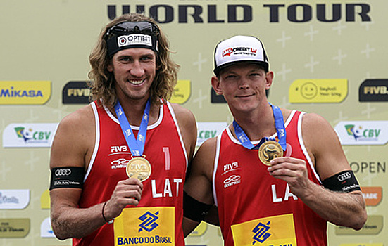 Латвийцы Смединс и Самойлов выиграли этап Мирового тура по пляжному волейболу в Москве