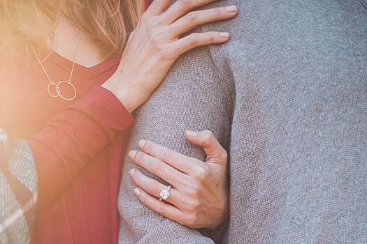 Психолог назвала способы сохранить страсть в 30-летнем браке