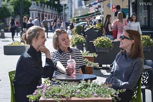 Более 2600 сезонных летних кафе подготовили для москвичей и туристов места для приятных бесед, разговоров и свиданий
