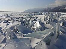 Влюбленный мужчина оставил на льду Байкала «грязное признание»