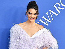 Кендалл Дженнер застали за поцелуями с новым бойфрендом