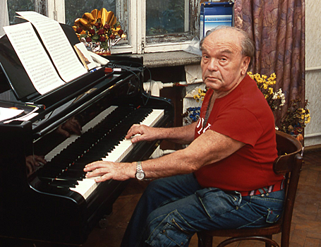 Алла Пугачева оплатила возведение памятника Шаинскому