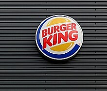 «Бургер Кинг» предлагает «Макдоналдсу» накормить и обогреть бездомных