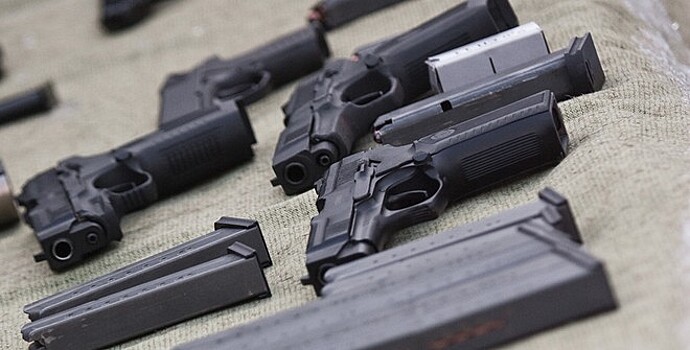 ФСБ и МВД пресекли деятельность группы торговцев оружием