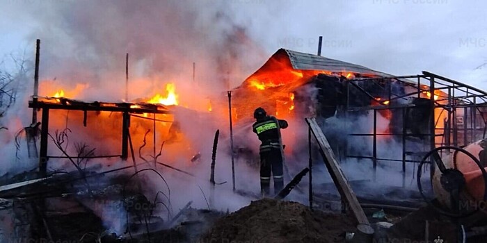 Пожары в Иркутской области уничтожили около 200 строений