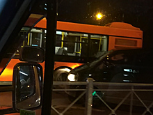 Движение на Павлика Морозова парализовано из-за ДТП с автобусом