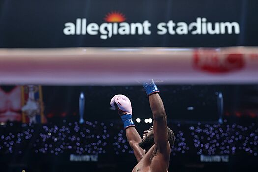 Теофимо Лопес отреагировал на победу Кроуфорда в бою с Канело