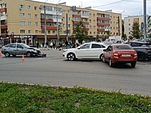 Три легковушки столкнулись на проспекте Ленина в Нижнем Новгороде