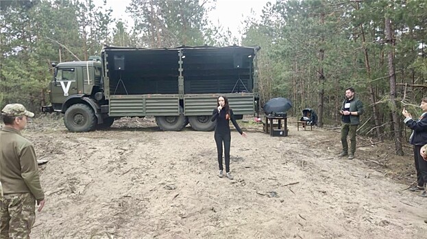 Песни для героев: певица Дэя выступила перед защитниками Родины в честь юбилея Великой Победы
