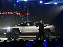 Илон Маск сбил ограждение на своем Cybertruck