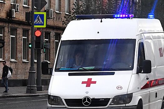 Автобус с десятками пассажирами опрокинулся в российском регионе