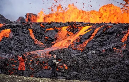 Рядом со столицей Исландии начал извергаться вулкан