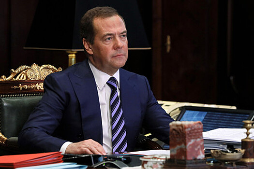 Зампредседателя Совбеза России Медведев считает бедность ключевой проблемой России