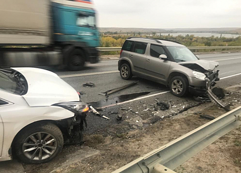 На трассе в Волгоградской области водитель Yeti спровоцировал ДТП на «встречке»