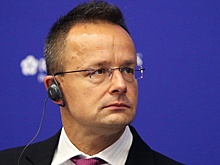 Глава МИД Венгрии заявил о бессмысленности отправки Киеву денег