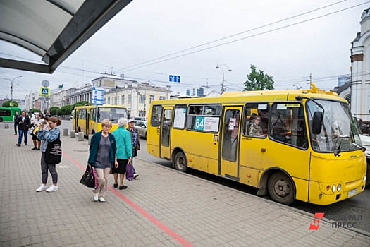 Хоценко отправил чиновников Омска кататься на общественном транспорте